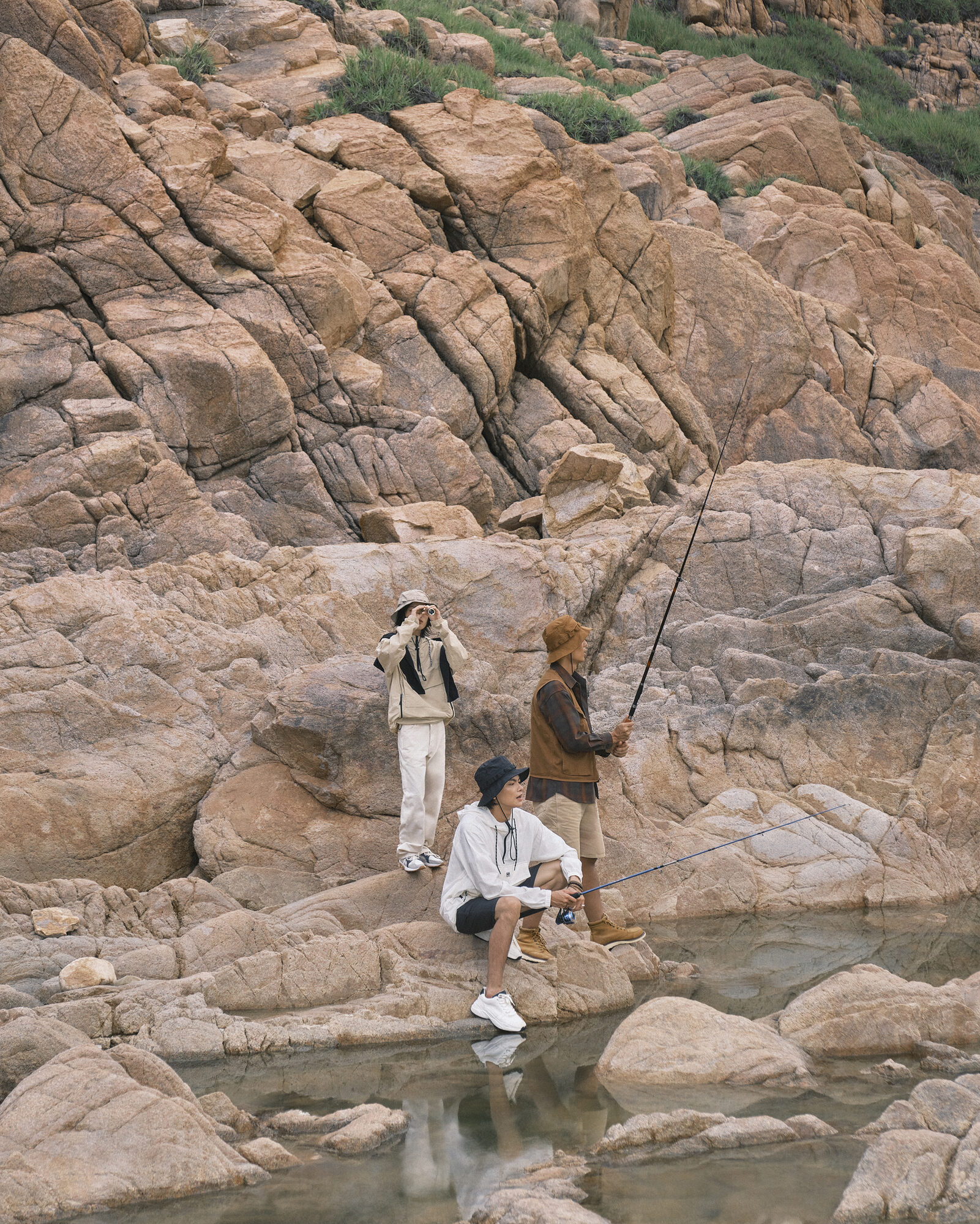 The January Outdoor – lookbook thời trang do WAH! Studio thực hiện
