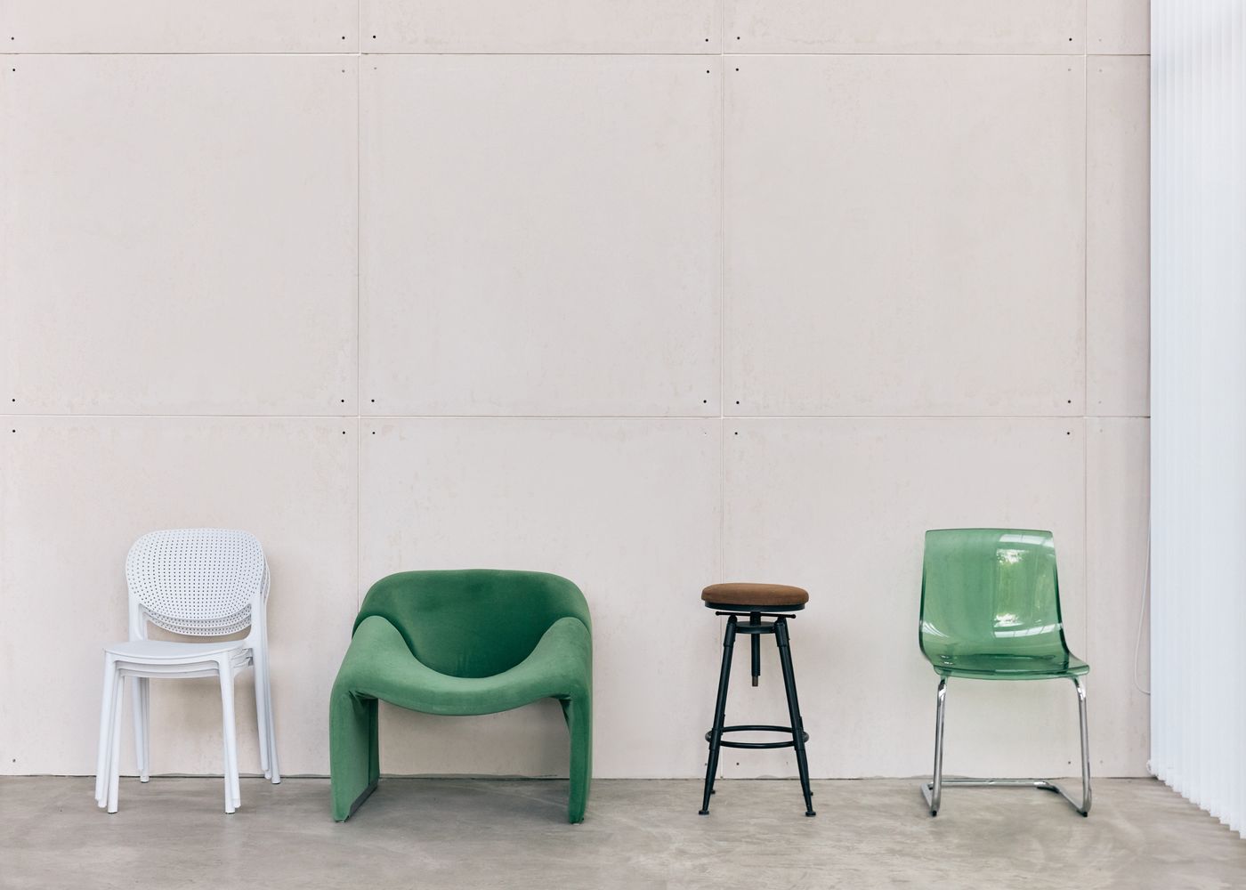 Space A — ghế xanh & stool